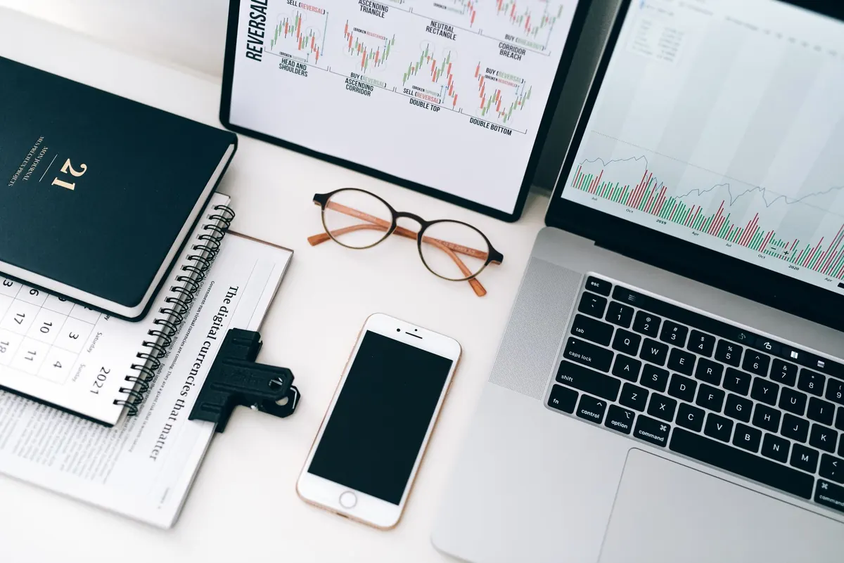 Seasonal Trading Patterns in the FTSE 100: January Effect and Beyond